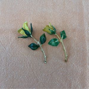 VINTAGE ROSE ON STEM PIN BROOCH GOLD TONE YELLOW GREEN ENAMEL, SET OF 2